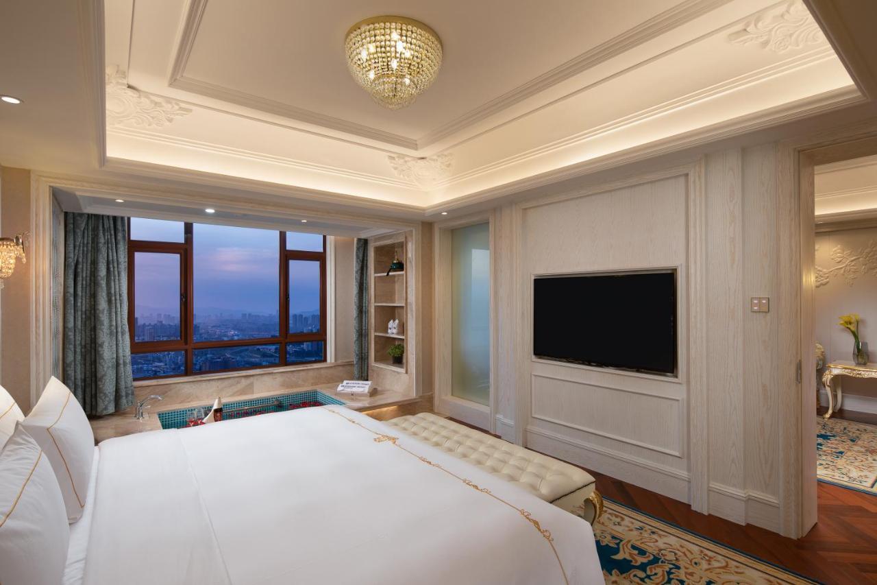 Hotel Wyndham Grand Kunming East Exterior foto